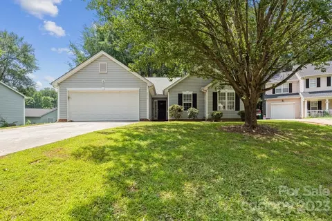 6616 Autumn Gate Ln, Charlotte, NC 28216