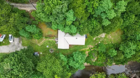 7019 Crabtree Rd, Spruce Pine, NC 28777 photo 4