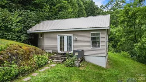 7019 Crabtree Rd, Spruce Pine, NC 28777 photo 5