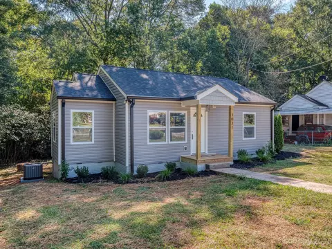 1031 Mullis Cir, Lancaster, SC 29720 photo 2