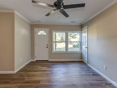 1031 Mullis Cir, Lancaster, SC 29720 photo 4
