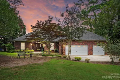 250 Blucher Cir, Lake Wylie, SC 29710