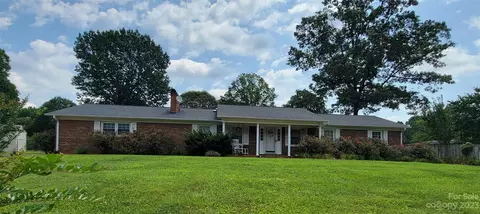 395 Robinhood Rd #2, North Wilkesboro, NC 28659