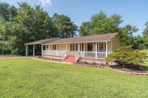 124 Driftwood Dr, Mooresville, NC 28117