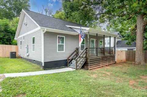 1207 N Main St, Lowell, NC 28098