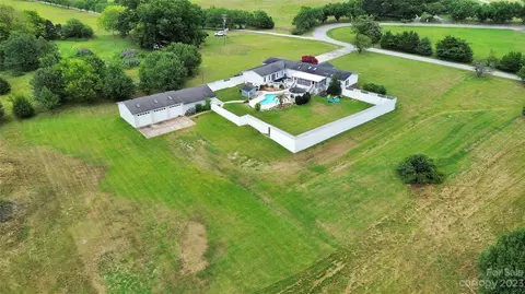 836 Farmbrook Rd, Lancaster, SC 29720