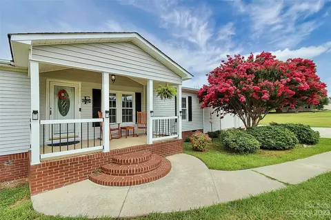 836 Farmbrook Rd, Lancaster, SC 29720 photo 3
