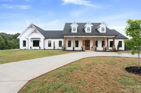 1060 Reba Ln, Kannapolis, NC 28081