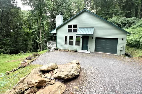 661 Apple Creek Rd, Waynesville, NC 28786