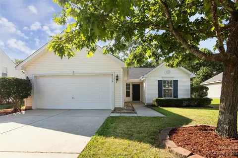 8610 Appledale Dr, Charlotte, NC 28262