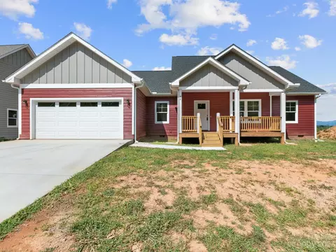 82 Greenwood Fields Dr, Asheville, NC 28804