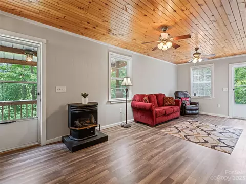 70 Cardinal Ln, Clyde, NC 28721 photo 13