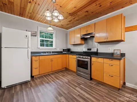 70 Cardinal Ln, Clyde, NC 28721 photo 18