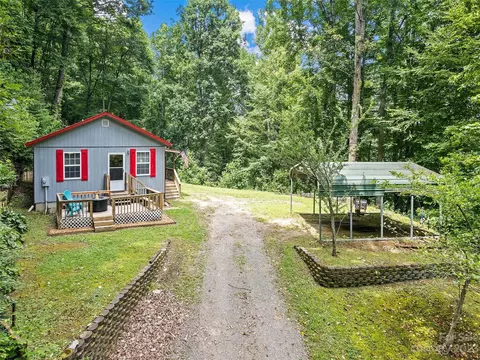 70 Cardinal Ln, Clyde, NC 28721 photo 2