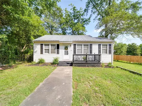 705 Peach St, Wadesboro, NC 28170