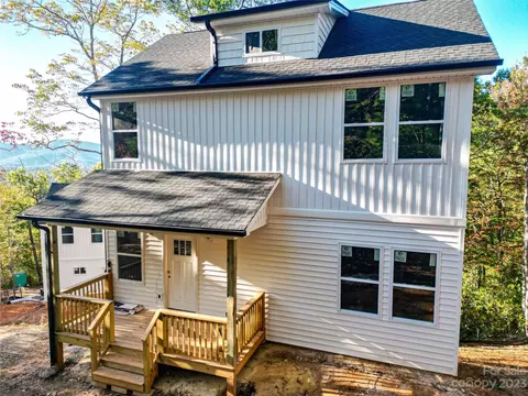 35 Hunting Lodge Dr, Black Mountain, NC 28711