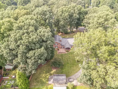 206 8th St NE, Conover, NC 28613 photo 3