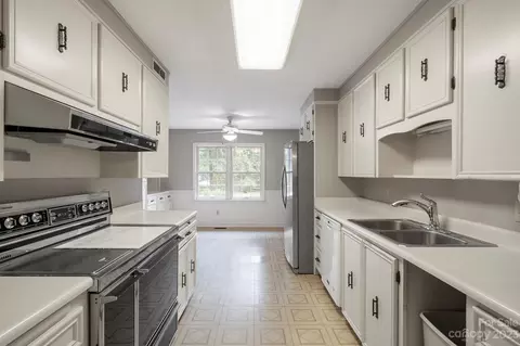 206 8th St NE, Conover, NC 28613 photo 14