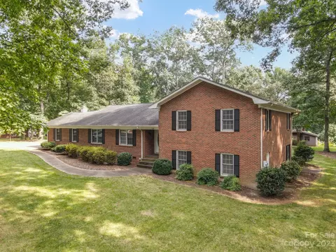 206 8th St NE, Conover, NC 28613 photo 4