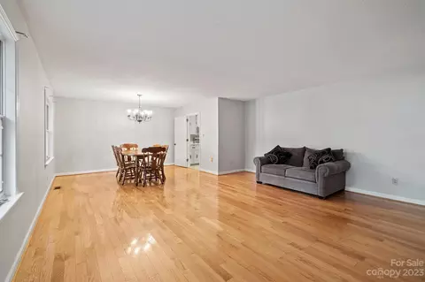 206 8th St NE, Conover, NC 28613 photo 9