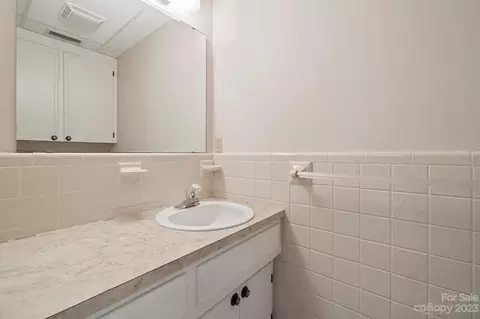 206 8th St NE, Conover, NC 28613 photo 36
