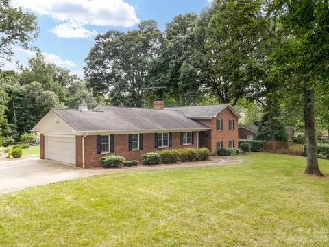 206 8th St NE, Conover, NC 28613 photo 2