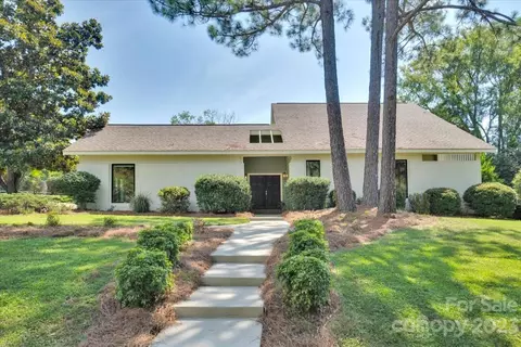 8301 Raintree Ln, Charlotte, NC 28277