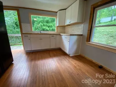 157 Candler Knob Rd, Asheville, NC 28806