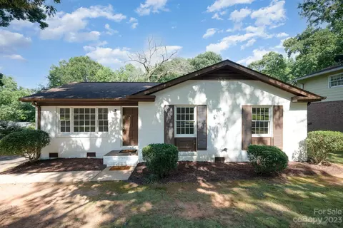 6528 Tomahawk Ln, Charlotte, NC 28214