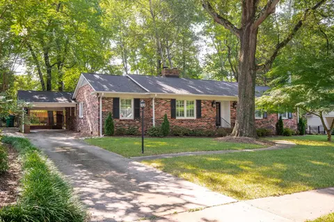 1318 Redcoat Dr, Charlotte, NC 28211