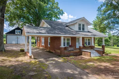 407 Nc 16 N Hwy N, Taylorsville, NC 28681
