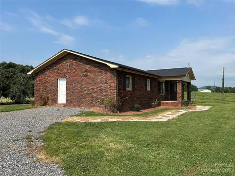 276 Marsh Rd, Hiddenite, NC 28636 photo 2