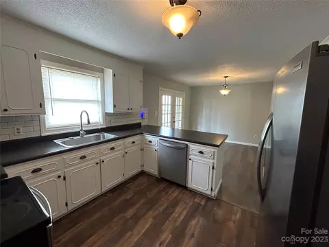 276 Marsh Rd, Hiddenite, NC 28636 photo 11