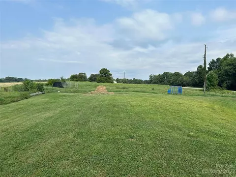 276 Marsh Rd, Hiddenite, NC 28636 photo 5