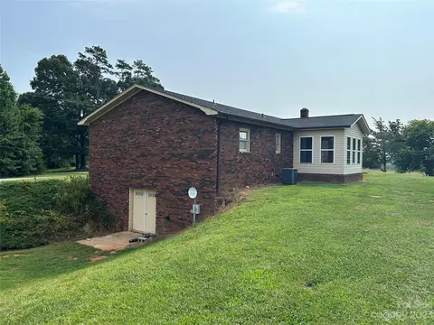 276 Marsh Rd, Hiddenite, NC 28636 photo 3