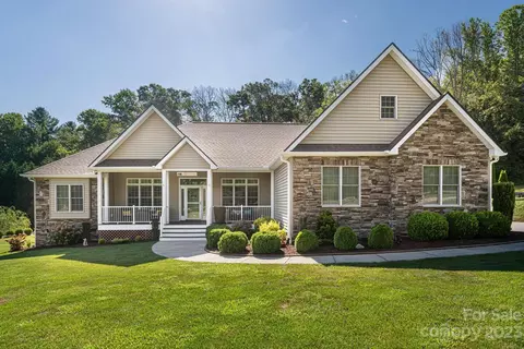 377 Old Gait Dr, Hendersonville, NC 28739