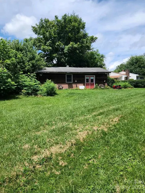 388 Probart St W, Brevard, NC 28712 photo 2