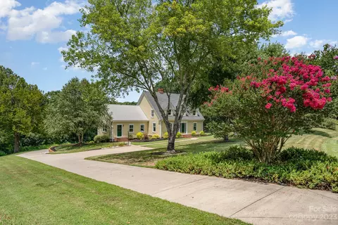 1311 Forest Bluff Dr, Midland, NC 28107