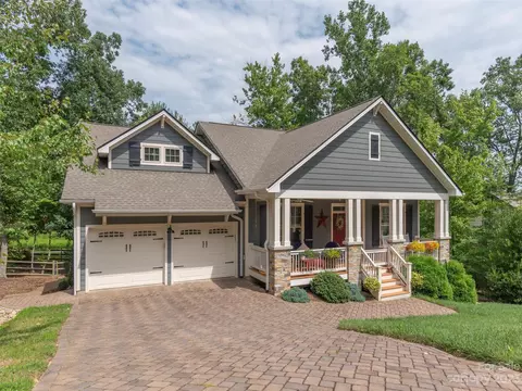8 Mave Ln, Biltmore Lake, NC 28715
