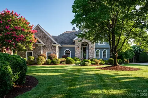 19232 Peninsula Shores Dr, Cornelius, NC 28031