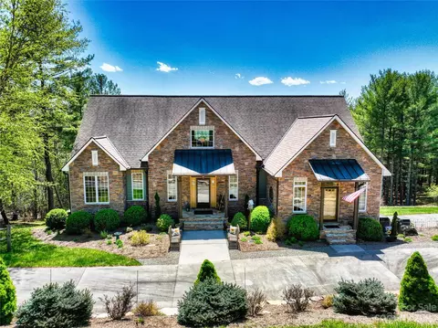 341 Village Pine Dr, Jefferson, NC 28640