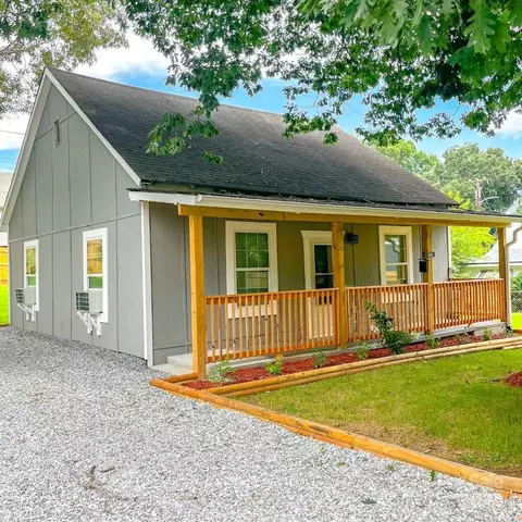 120 7th St, Marion, NC 28752