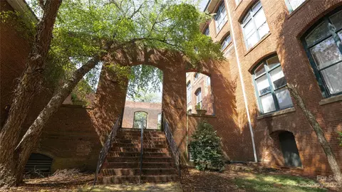 201 S Hoskins 211 Rd #211, Charlotte, NC 28208