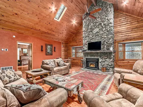 32 Magic Mountain Rd, Candler, NC 28715