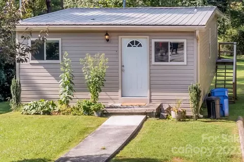 301 Oakdale St, Brevard, NC 28712