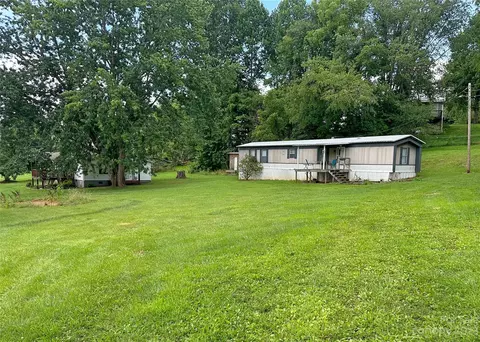 28 Thomas Ln, Clyde, NC 28721