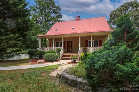 217 Daniel Dr, Laurel Park, NC 28739