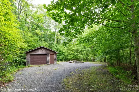 132 Glenn Church Ln, Spruce Pine, NC 28777