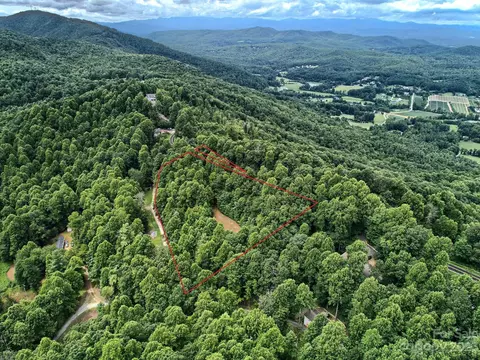6641 Pinnacle Mountain Rd, Zirconia, NC 28790