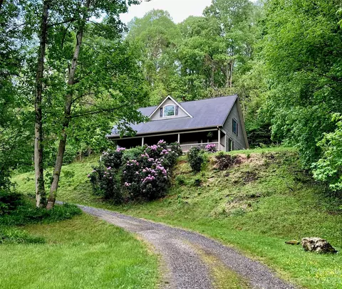 1182 Evergreen Farm Cir, Waynesville, NC 28786